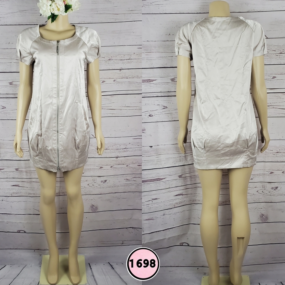 bellvilles small zipper front loose dress